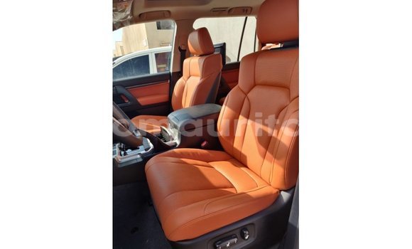Buy Import Toyota Land Cruiser White Car in Import - Dubai in Adrar Buy Import Toyota Land Cruiser White Car in Import - Dubai in Adrar