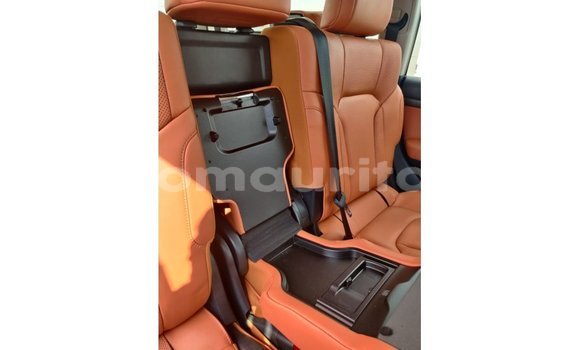 Buy Import Toyota Land Cruiser White Car in Import - Dubai in Adrar Buy Import Toyota Land Cruiser White Car in Import - Dubai in Adrar