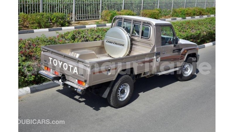 Big with watermark toyota land cruiser adrar import dubai 1928