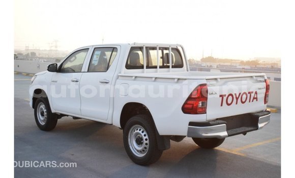 Buy Import Toyota Hilux White Car in Import - Dubai in Adrar Buy Import Toyota Hilux White Car in Import - Dubai in Adrar