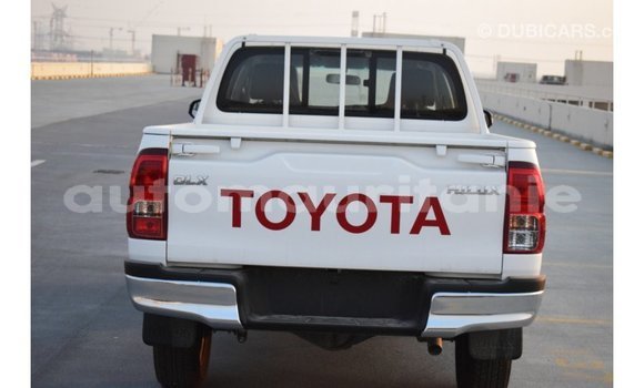 Buy Import Toyota Hilux White Car in Import - Dubai in Adrar Buy Import Toyota Hilux White Car in Import - Dubai in Adrar