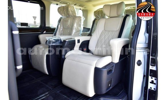 Buy Import Toyota Granvia White Car in Import - Dubai in Adrar Buy Import Toyota Granvia White Car in Import - Dubai in Adrar