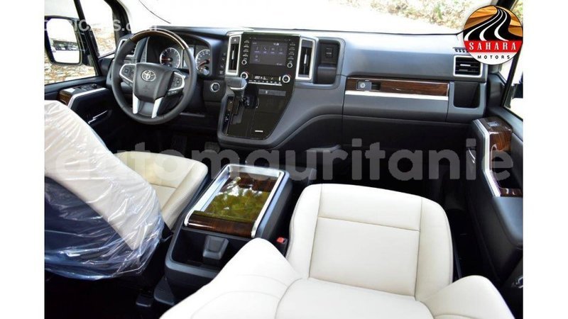 Big with watermark toyota granvia adrar import dubai 1946