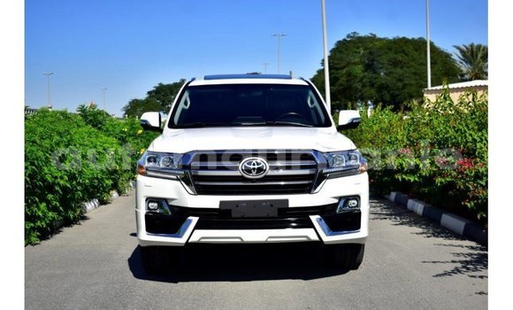Buy Import Toyota Land Cruiser White Car in Import - Dubai in Adrar Buy Import Toyota Land Cruiser White Car in Import - Dubai in Adrar