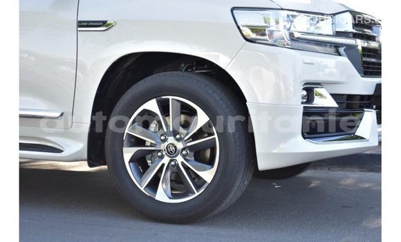 Buy Import Toyota Land Cruiser White Car in Import - Dubai in Adrar Buy Import Toyota Land Cruiser White Car in Import - Dubai in Adrar