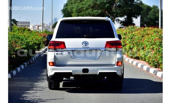 Buy Import Toyota Land Cruiser White Car in Import - Dubai in Adrar Buy Import Toyota Land Cruiser White Car in Import - Dubai in Adrar