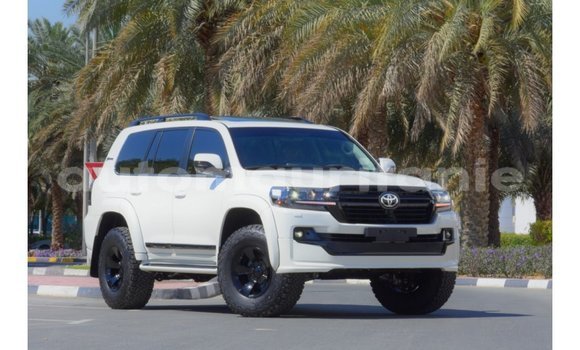 Buy Import Toyota Land Cruiser White Car in Import - Dubai in Adrar Buy Import Toyota Land Cruiser White Car in Import - Dubai in Adrar