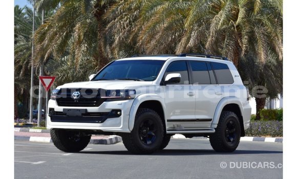 Buy Import Toyota Land Cruiser White Car in Import - Dubai in Adrar Buy Import Toyota Land Cruiser White Car in Import - Dubai in Adrar