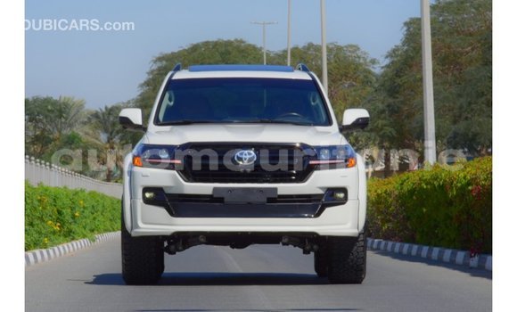 Buy Import Toyota Land Cruiser White Car in Import - Dubai in Adrar Buy Import Toyota Land Cruiser White Car in Import - Dubai in Adrar