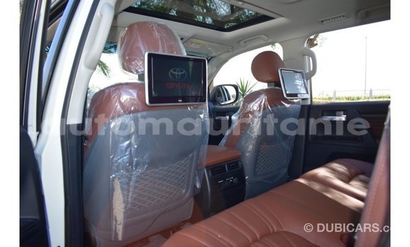 Buy Import Toyota Land Cruiser White Car in Import - Dubai in Adrar Buy Import Toyota Land Cruiser White Car in Import - Dubai in Adrar