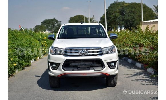Buy Import Toyota Hilux White Car in Import - Dubai in Adrar Buy Import Toyota Hilux White Car in Import - Dubai in Adrar