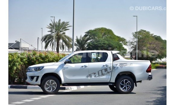 Buy Import Toyota Hilux White Car in Import - Dubai in Adrar Buy Import Toyota Hilux White Car in Import - Dubai in Adrar