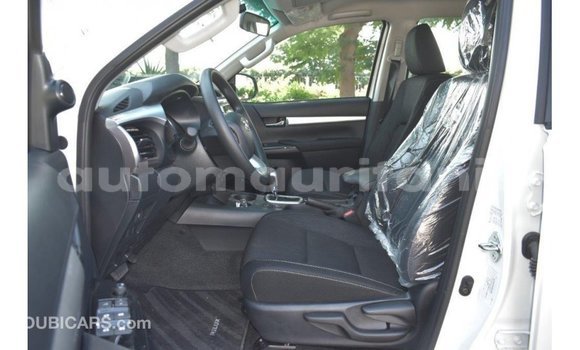 Buy Import Toyota Hilux White Car in Import - Dubai in Adrar Buy Import Toyota Hilux White Car in Import - Dubai in Adrar