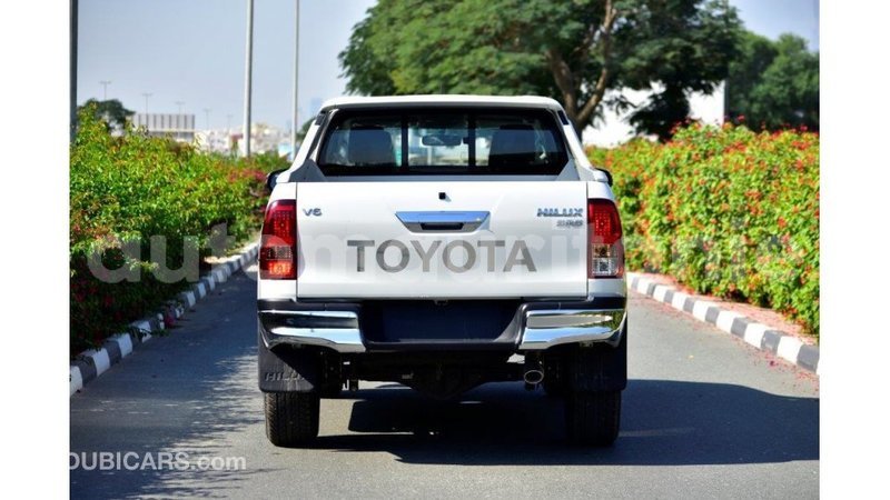 Big with watermark toyota hilux adrar import dubai 1960