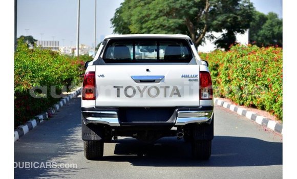 Buy Import Toyota Hilux White Car in Import - Dubai in Adrar Buy Import Toyota Hilux White Car in Import - Dubai in Adrar