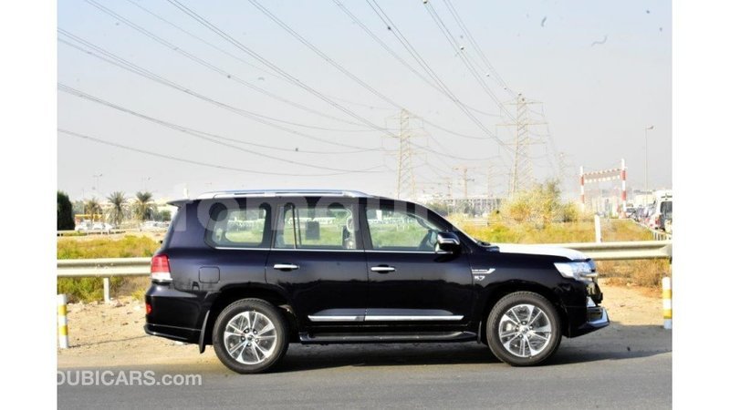 Big with watermark toyota land cruiser adrar import dubai 1962