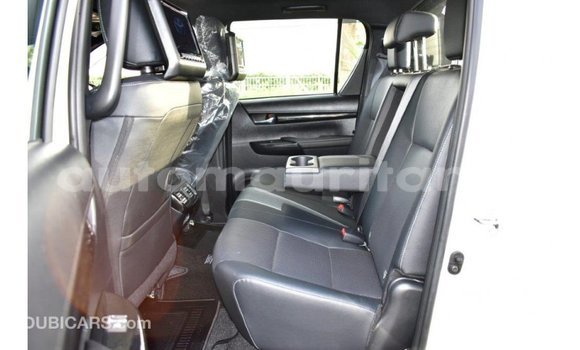 Buy Import Toyota Hilux White Car in Import - Dubai in Adrar Buy Import Toyota Hilux White Car in Import - Dubai in Adrar