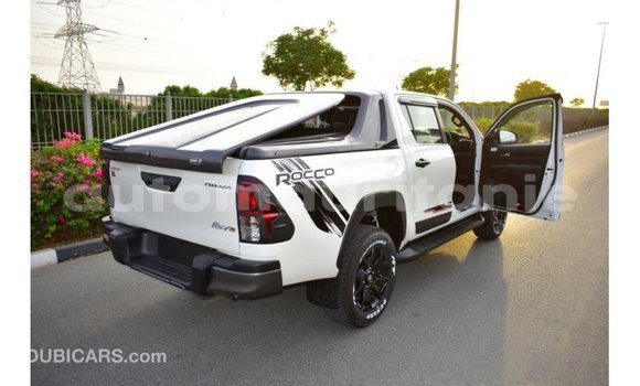 Buy Import Toyota Hilux White Car in Import - Dubai in Adrar Buy Import Toyota Hilux White Car in Import - Dubai in Adrar