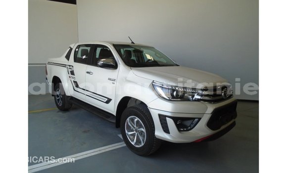 Buy Import Toyota Hilux White Car in Import - Dubai in Adrar Buy Import Toyota Hilux White Car in Import - Dubai in Adrar