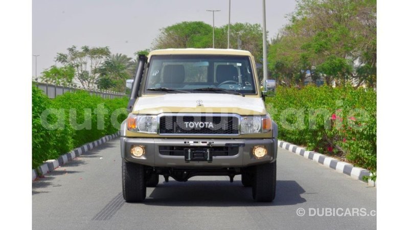Big with watermark toyota land cruiser adrar import dubai 1971