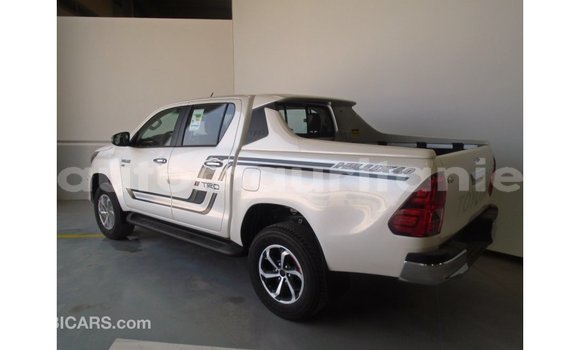 Buy Import Toyota Hilux White Car in Import - Dubai in Adrar Buy Import Toyota Hilux White Car in Import - Dubai in Adrar