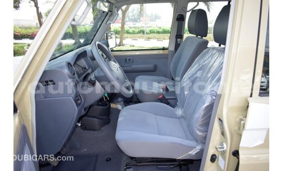 Buy Import Toyota Land Cruiser Beige Car in Import - Dubai in Adrar Buy Import Toyota Land Cruiser Beige Car in Import - Dubai in Adrar