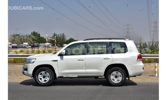 Buy Import Toyota Land Cruiser White Car in Import - Dubai in Adrar Buy Import Toyota Land Cruiser White Car in Import - Dubai in Adrar