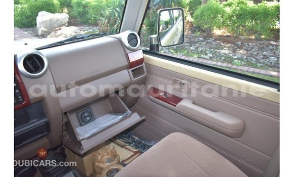 Buy Import Toyota Land Cruiser Beige Car in Import - Dubai in Adrar Buy Import Toyota Land Cruiser Beige Car in Import - Dubai in Adrar