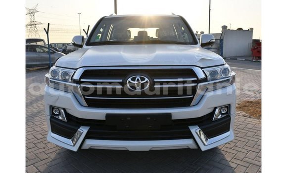 Buy Import Toyota Land Cruiser White Car in Import - Dubai in Adrar Buy Import Toyota Land Cruiser White Car in Import - Dubai in Adrar