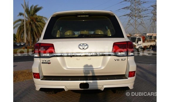 Buy Import Toyota Land Cruiser White Car in Import - Dubai in Adrar Buy Import Toyota Land Cruiser White Car in Import - Dubai in Adrar