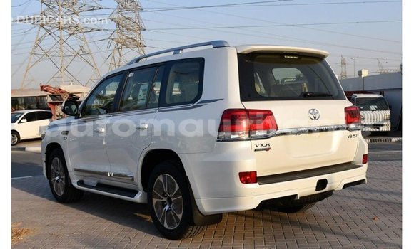 Buy Import Toyota Land Cruiser White Car in Import - Dubai in Adrar Buy Import Toyota Land Cruiser White Car in Import - Dubai in Adrar