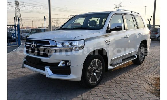 Buy Import Toyota Land Cruiser White Car in Import - Dubai in Adrar Buy Import Toyota Land Cruiser White Car in Import - Dubai in Adrar