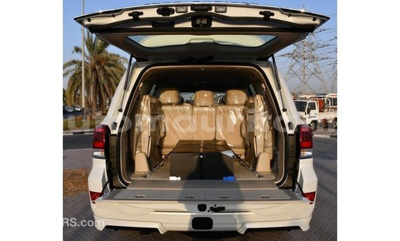 Buy Import Toyota Land Cruiser White Car in Import - Dubai in Adrar Buy Import Toyota Land Cruiser White Car in Import - Dubai in Adrar