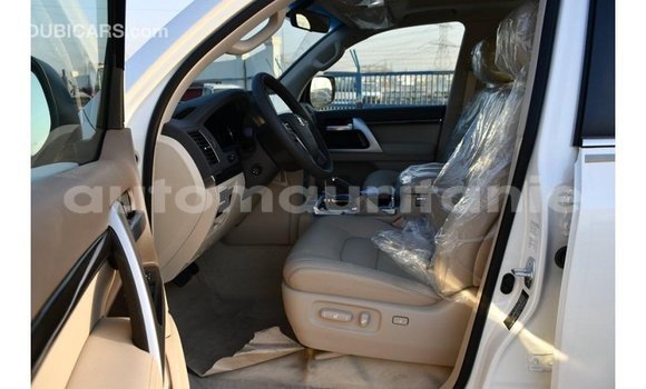 Buy Import Toyota Land Cruiser White Car in Import - Dubai in Adrar Buy Import Toyota Land Cruiser White Car in Import - Dubai in Adrar