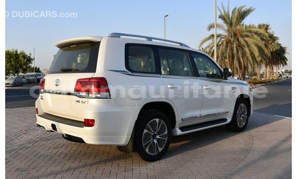 Buy Import Toyota Land Cruiser White Car in Import - Dubai in Adrar Buy Import Toyota Land Cruiser White Car in Import - Dubai in Adrar