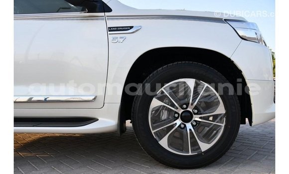 Buy Import Toyota Land Cruiser White Car in Import - Dubai in Adrar Buy Import Toyota Land Cruiser White Car in Import - Dubai in Adrar