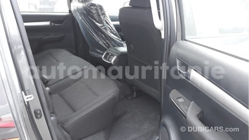 Big with watermark toyota hilux adrar import dubai 1998