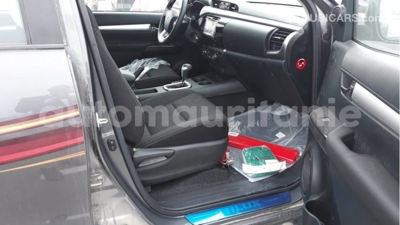 Big with watermark toyota hilux adrar import dubai 1998