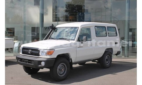 Buy Import Toyota Land Cruiser White Car in Import - Dubai in Adrar Buy Import Toyota Land Cruiser White Car in Import - Dubai in Adrar