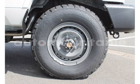 Buy Import Toyota Land Cruiser White Car in Import - Dubai in Adrar Buy Import Toyota Land Cruiser White Car in Import - Dubai in Adrar
