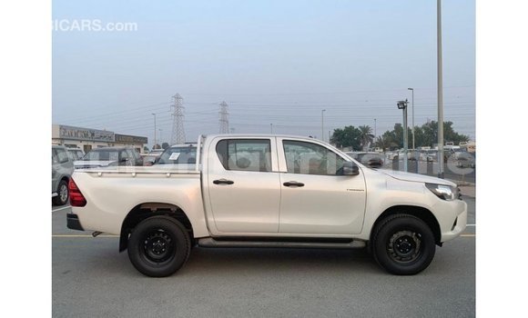 Buy Import Toyota Hilux White Car in Import - Dubai in Adrar Buy Import Toyota Hilux White Car in Import - Dubai in Adrar
