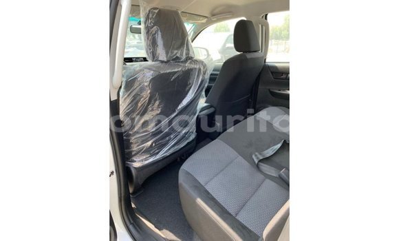 Buy Import Toyota Hilux White Car in Import - Dubai in Adrar Buy Import Toyota Hilux White Car in Import - Dubai in Adrar
