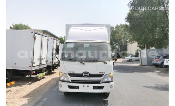 Buy Import Hino 300 Series White Truck in Import - Dubai in Adrar Buy Import Hino 300 Series White Truck in Import - Dubai in Adrar