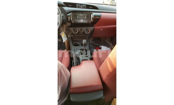 Acheter Import Voiture Toyota Hilux Noir à Import - Dubai, Adrar Acheter Import Voiture Toyota Hilux Noir à Import - Dubai, Adrar