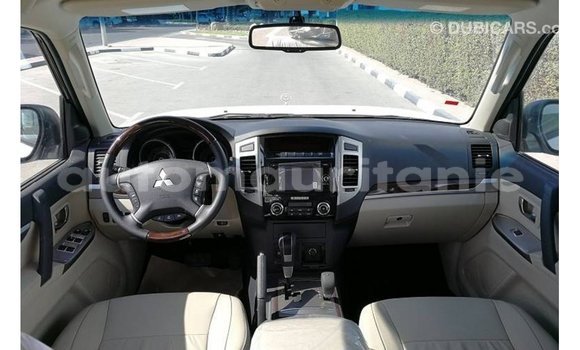 Buy Import Mitsubishi Pajero White Car in Import - Dubai in Adrar Buy Import Mitsubishi Pajero White Car in Import - Dubai in Adrar