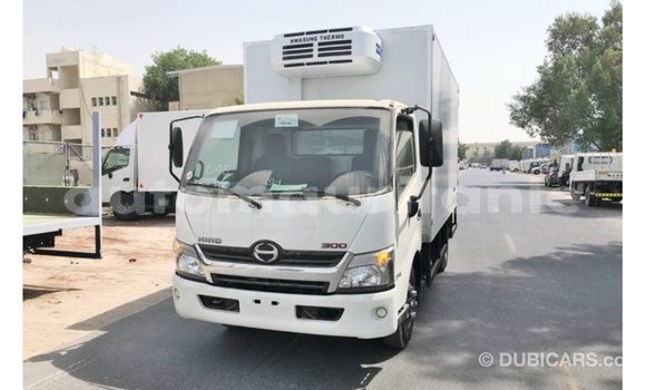Acheter Import Utilitaire Hino 300 Series Blanc à Import - Dubai, Adrar Acheter Import Utilitaire Hino 300 Series Blanc à Import - Dubai, Adrar
