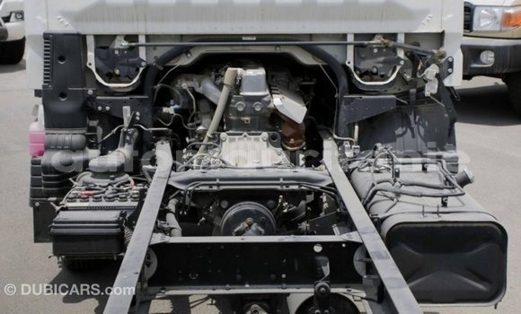 Acheter Import Voiture Mitsubishi Carisma Blanc à Import - Dubai, Adrar Acheter Import Voiture Mitsubishi Carisma Blanc à Import - Dubai, Adrar