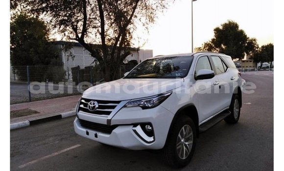 Acheter Import Voiture Toyota Fortuner Blanc à Import - Dubai, Adrar Acheter Import Voiture Toyota Fortuner Blanc à Import - Dubai, Adrar