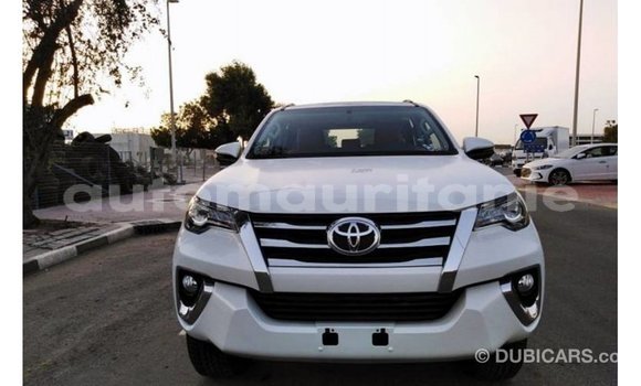 Acheter Import Voiture Toyota Fortuner Blanc à Import - Dubai, Adrar Acheter Import Voiture Toyota Fortuner Blanc à Import - Dubai, Adrar