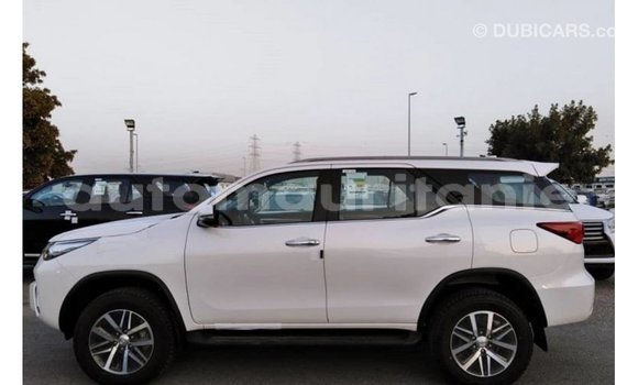 Acheter Import Voiture Toyota Fortuner Blanc à Import - Dubai, Adrar Acheter Import Voiture Toyota Fortuner Blanc à Import - Dubai, Adrar